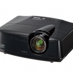 Anpfiff für ein starkes Full-HD-Team: Mitsubishi Electric HC3900 plus SAT-Receiver